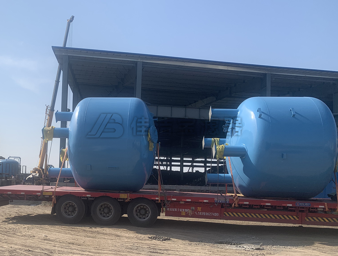 某化工廠多介質(zhì)過濾器安裝現(xiàn)場